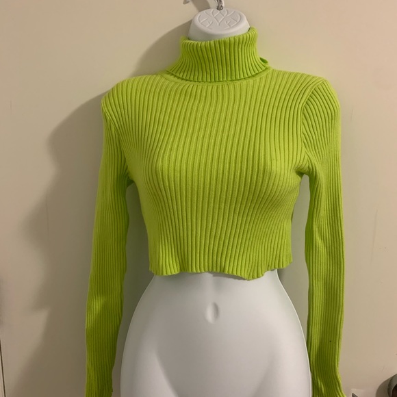 Fashionnova sweater crop top - Picture 7 of 7